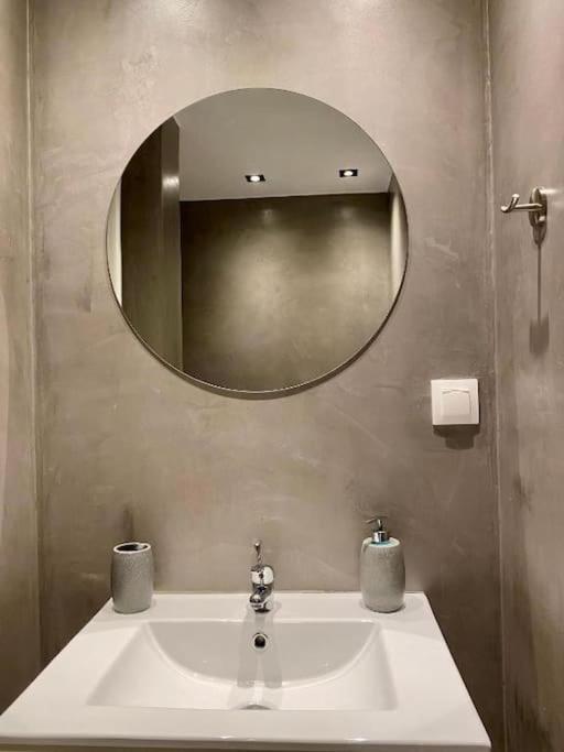 A Place 4U No10 - Garden-Level Getaway 2 Bedroom 2 Bathroom Apartment With Yard Atene Esterno foto
